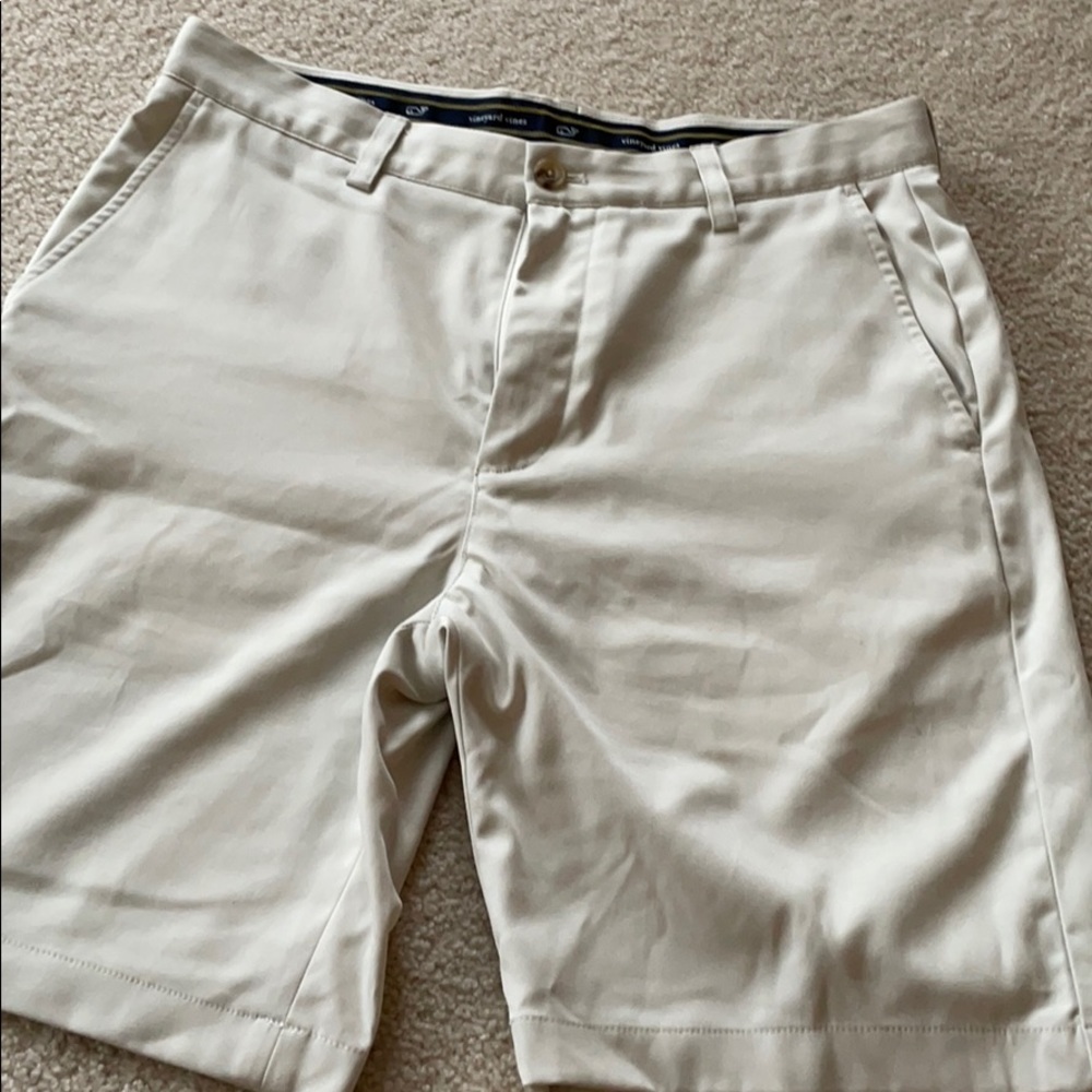 Khaki Men’s Vineyard Vines shorts